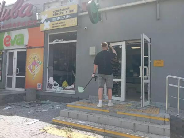 як виглядає вулиця у Чернівцях після атаки РФ як виглядає вулиця у Чернівцях після атаки РФ