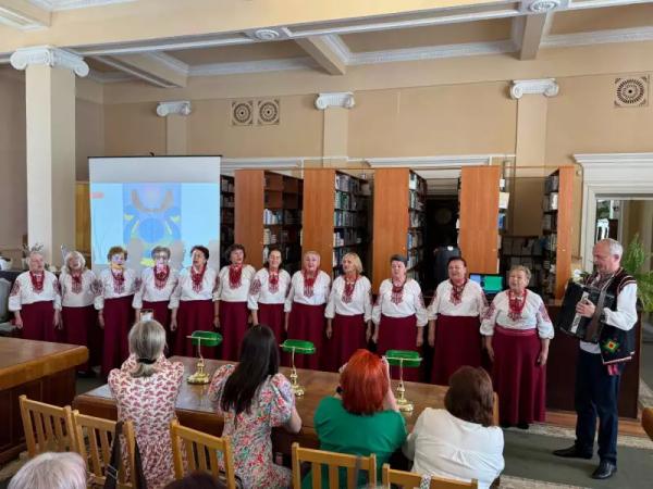 Студенти-пенсіонери відгуляли випускний