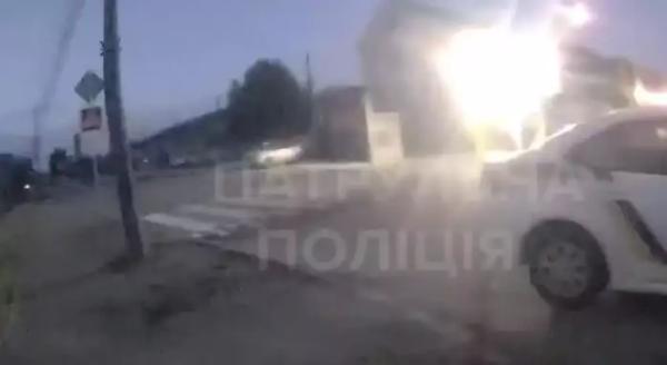 перші хвилини після обстрілу Чернівців перші хвилини після обстрілу Чернівців