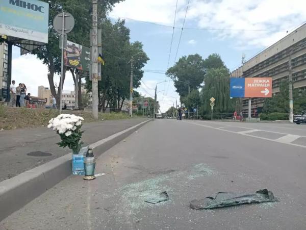 На вулиці Головній чернівчани вшановують пам&rsquo;ять чоловіка, що загинув внаслідок нічної атаки