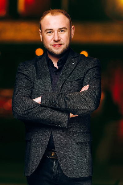 Помер головний диригент Чернівецького драмтеатру Володимир Шнайдер » ТВА