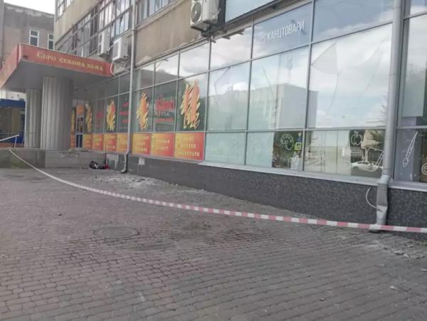 як виглядає вулиця у Чернівцях після атаки РФ як виглядає вулиця у Чернівцях після атаки РФ