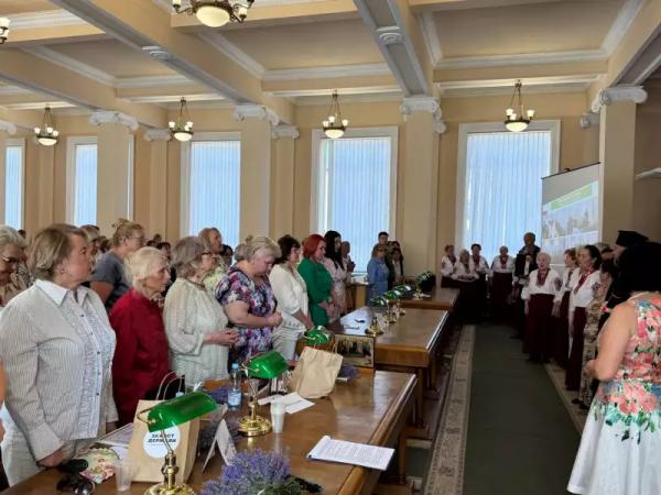 Студенти-пенсіонери відгуляли випускний