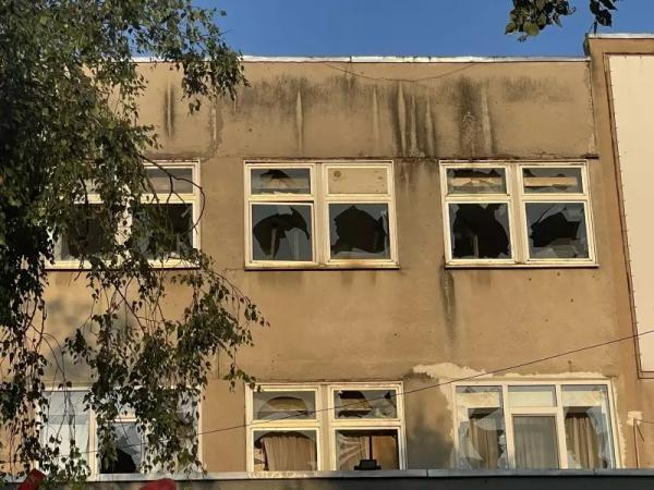 Запаранюк показав наслідки падіння уламків ворожих обʼєктів у Чернівцях Запаранюк показав наслідки падіння уламків ворожих обʼєктів у Чернівцях