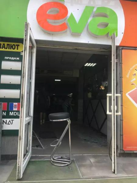 як виглядає вулиця у Чернівцях після атаки РФ як виглядає вулиця у Чернівцях після атаки РФ