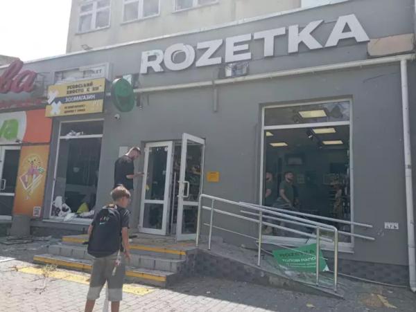 як виглядає вулиця у Чернівцях після атаки РФ як виглядає вулиця у Чернівцях після атаки РФ