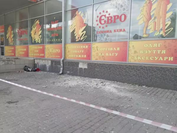 як виглядає вулиця у Чернівцях після атаки РФ як виглядає вулиця у Чернівцях після атаки РФ