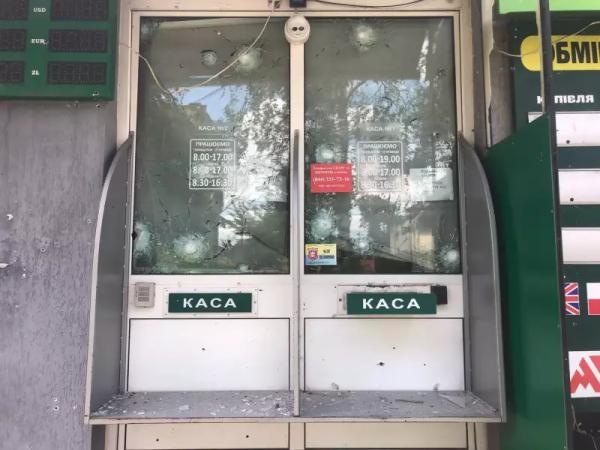 як виглядає вулиця у Чернівцях після атаки РФ як виглядає вулиця у Чернівцях після атаки РФ