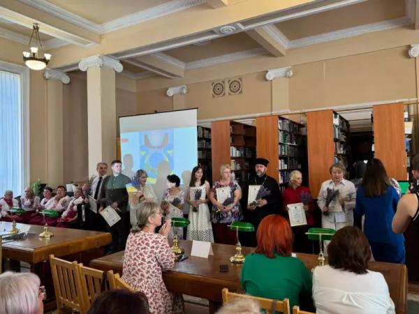 Студенти-пенсіонери відгуляли випускний