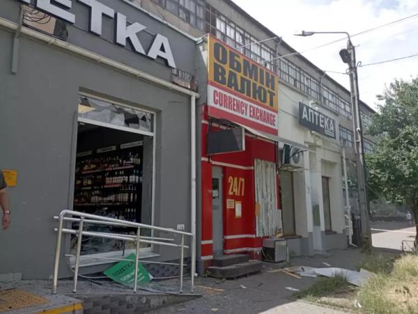 як виглядає вулиця у Чернівцях після атаки РФ як виглядає вулиця у Чернівцях після атаки РФ