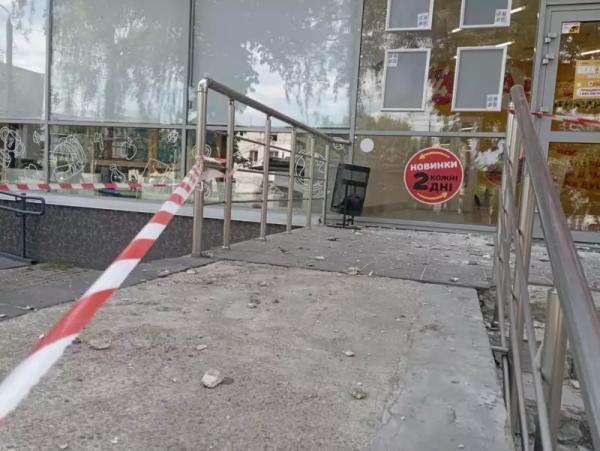 як виглядає вулиця у Чернівцях після атаки РФ як виглядає вулиця у Чернівцях після атаки РФ