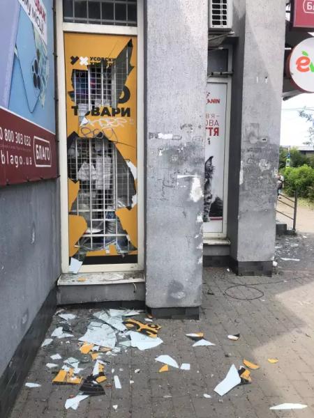 як виглядає вулиця у Чернівцях після атаки РФ як виглядає вулиця у Чернівцях після атаки РФ