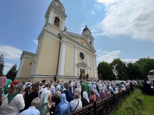 Хто і коли збудував Свято-Духівський собор у Чернівцях